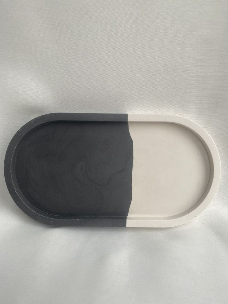 Concerte oval tray white mixed with black color